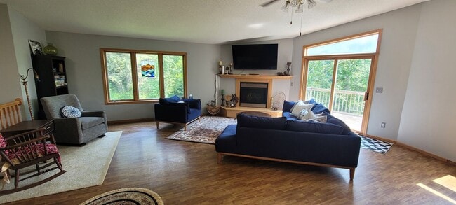 Building Photo - Fully Furnished 3 Bedroom House