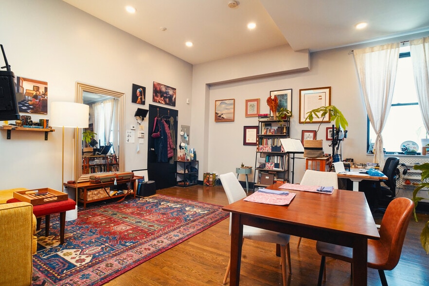 Building Photo - 444 Western Ave