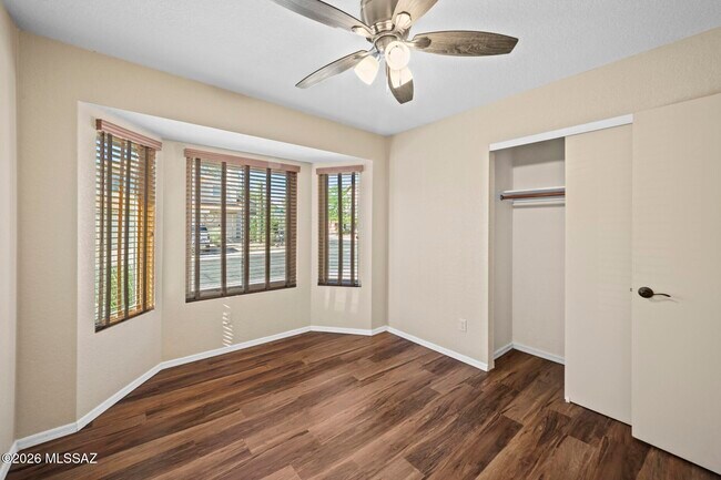 Building Photo - 3067 W Country Hill Dr