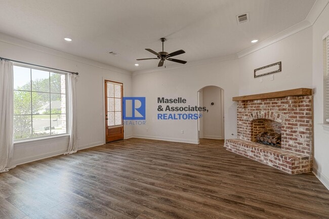 Building Photo - 3 Bed/2 Bath Home in Silver Ridge