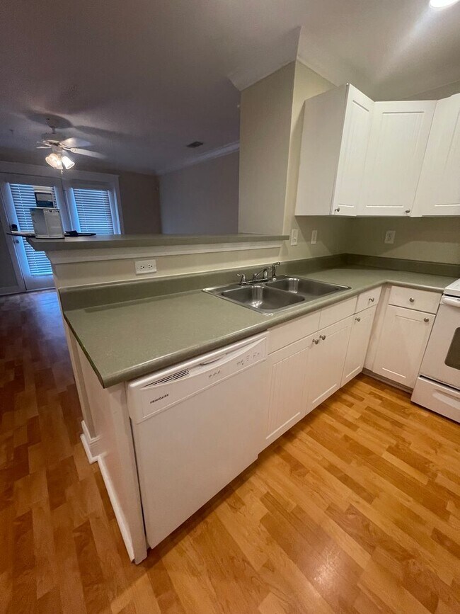 Building Photo - 17-1727 BBCH