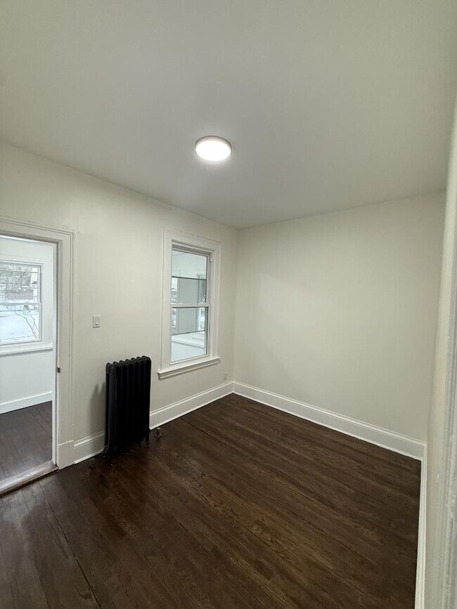 Building Photo - 63 Ashford St