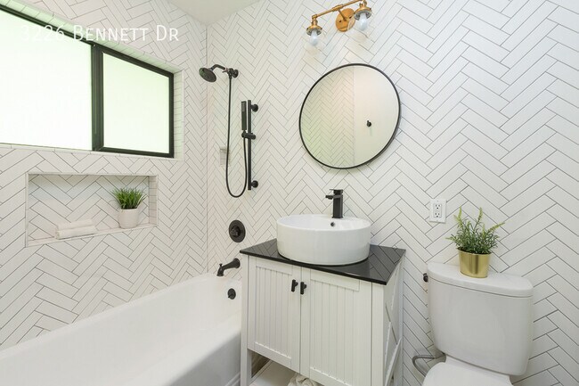 Building Photo - 3226 Bennett Dr