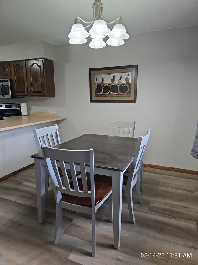 Building Photo - 220 8th St NE