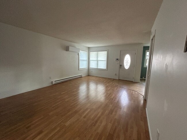 Building Photo - Spacious 5-Bedroom Family Haven with Moder...