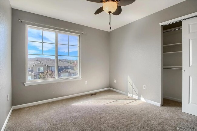 Building Photo - Stunning 3 bedroom townhome!