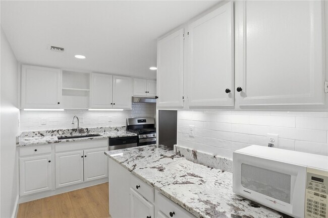 Building Photo - 1474 Marsh Rd