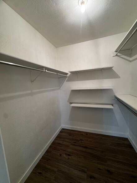 Building Photo - 7505 Whitewood Dr