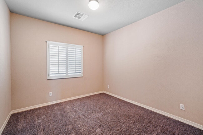 Building Photo - 852 Lemington St