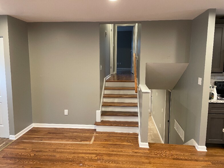 Building Photo - 9914 England Dr