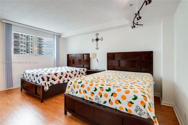 Building Photo - 3001 S Ocean Dr