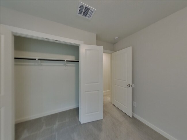 Building Photo - 9835 Willow Creek Commerce Dr