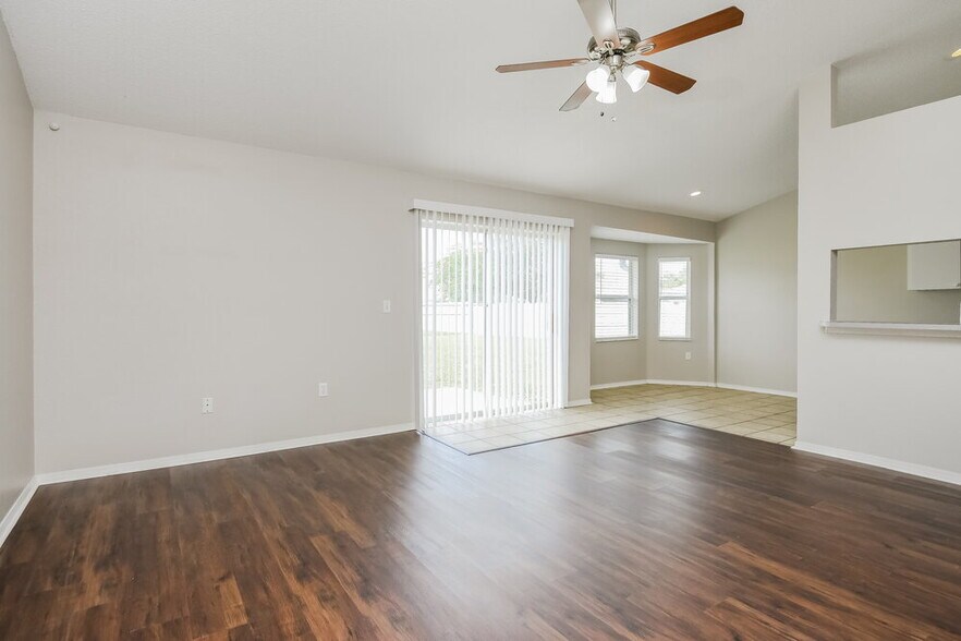 Building Photo - 600 Willet Cir