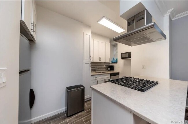 Building Photo - 25 W Broadway