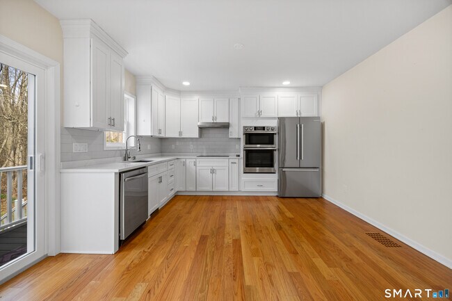 Building Photo - 34 Hi-Ann Ct