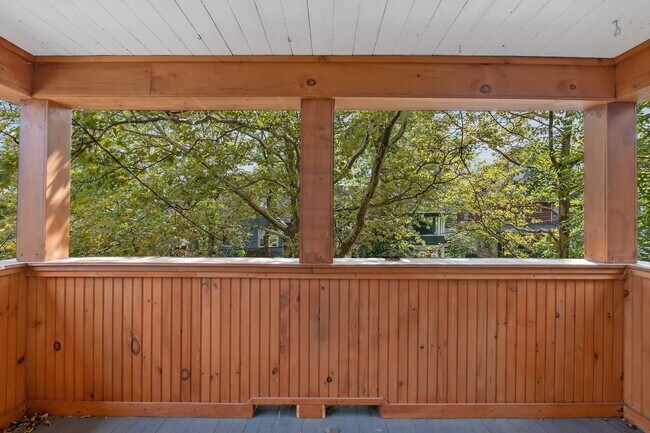 Building Photo - 519-521 Clarendon Street