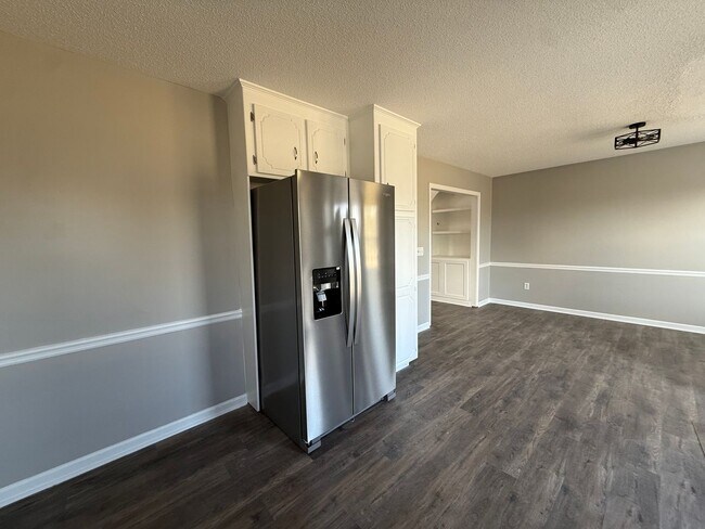 Building Photo - 4 Bedrooms, 3 Bathrooms with potential 5th Bedroom and Loft/Office in Euharlee! **MOVE-IN SPECIAL**