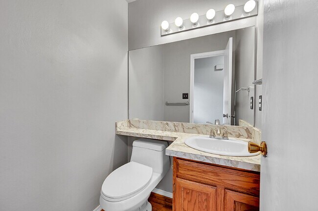 Building Photo - $1,995 - 3 Bed, 2.5 Bath Townhome in Color...