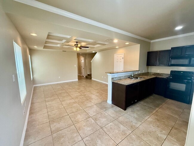 Building Photo - Beautiful 3 BR, 2.5 bath townhome located in the Judson School District