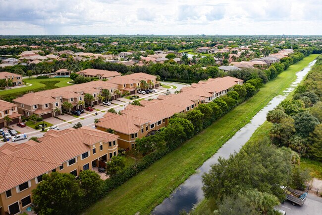 Building Photo - 10384 Wellington Parc Dr