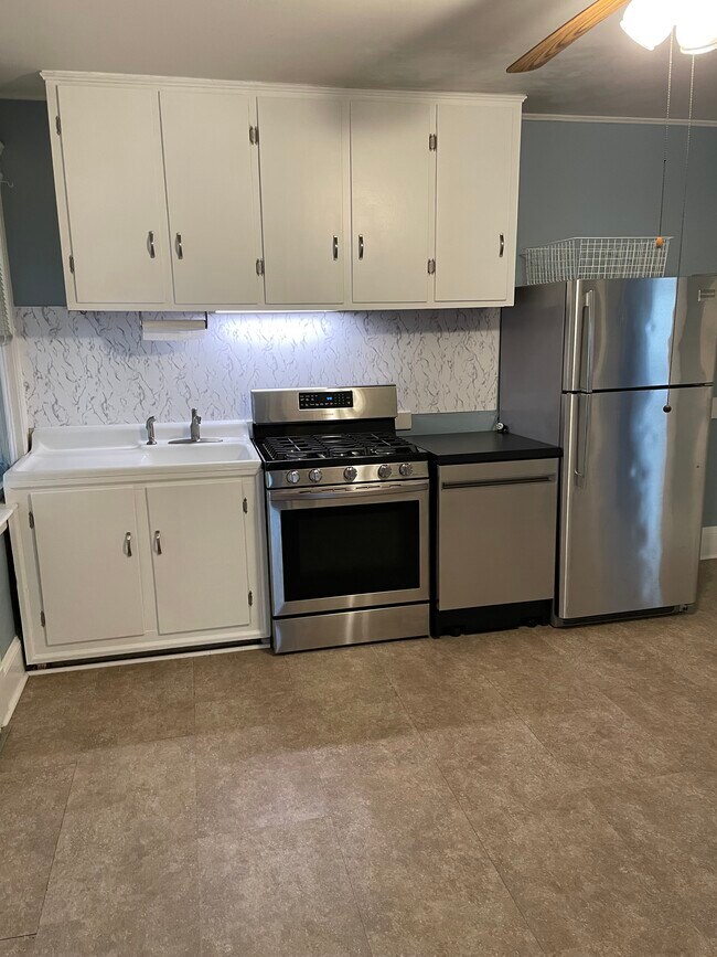 Building Photo - 381 Ward St