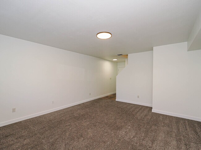 Building Photo - 14436 S Ferndale Way