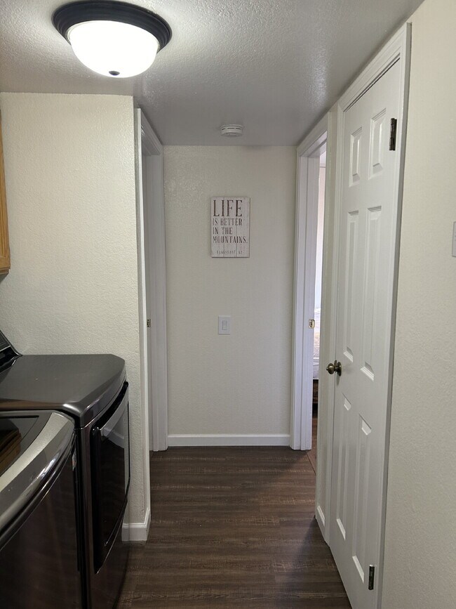 Building Photo - 2 bedroom downtown condo next to the Hospi...