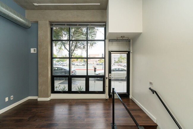 Building Photo - +++ LOOK NO FURTHER STUNNING 1BD LOFT WITH...