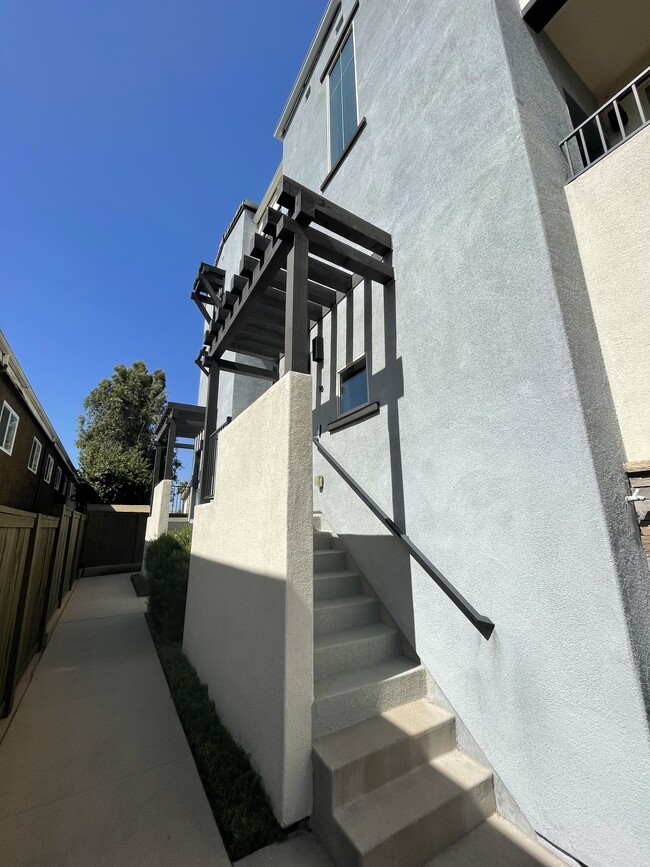 Building Photo - 8850 Olive Ln