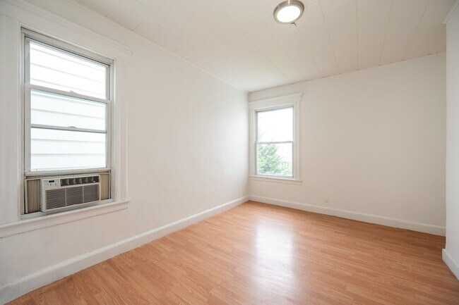 Building Photo - 66 Van Reipen Ave