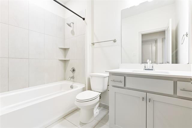 Building Photo - 320 Parkside Dr