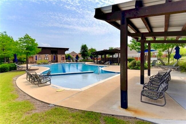 Building Photo - 1265 Summerbrooke Cir