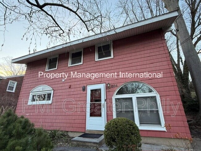 Building Photo - 864 Beechwood Rd