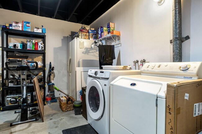 Building Photo - 255 Vía Rengo