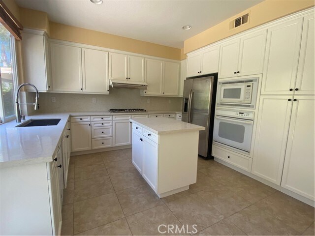 Building Photo - 44 Whispering Pine