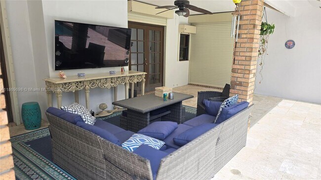 Building Photo - 15305 SW 74th Ct