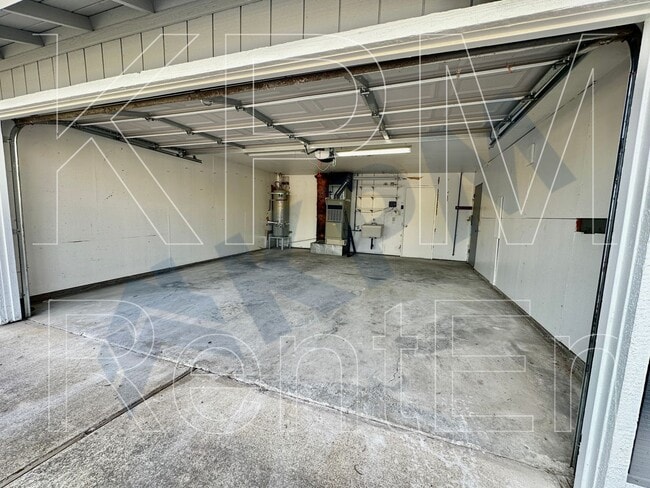 Building Photo - 2331 Shropshire Ct