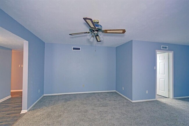 Building Photo - 17910 Navajo Trail Dr
