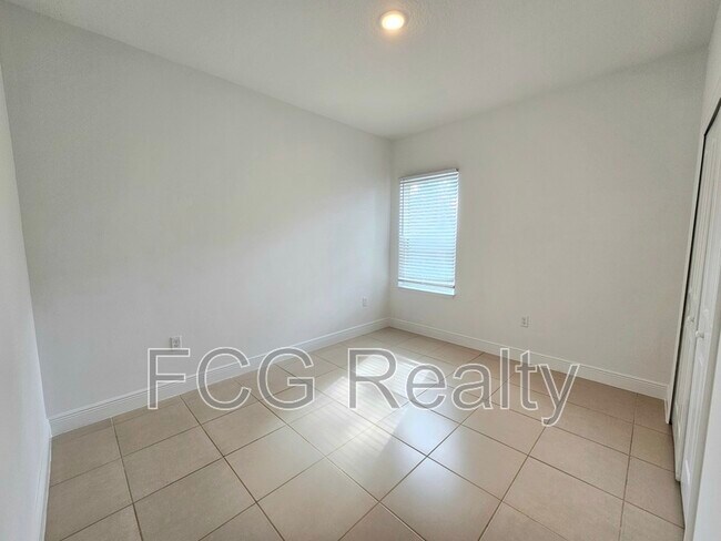 Building Photo - 15772 SW 37th Cir