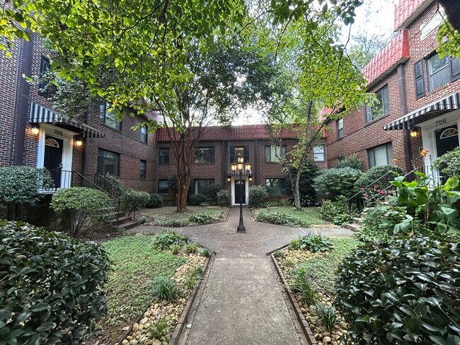 Primary Photo - 704 Argonne Ave NE