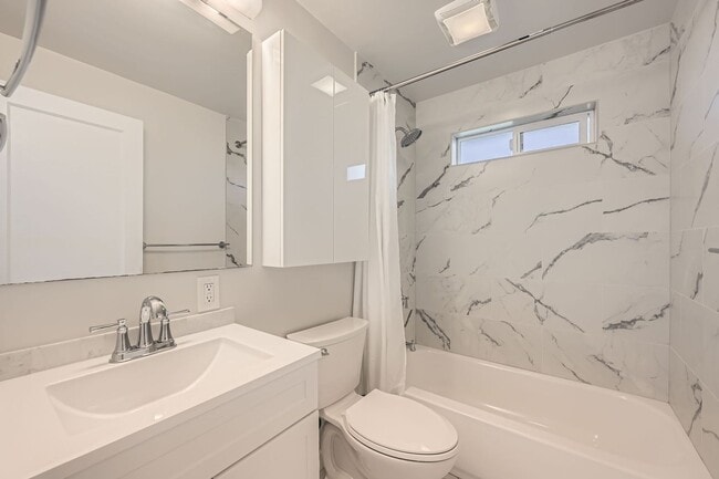Building Photo - Updated 2bed/1bath Home with Attached Garage in Fremont!!