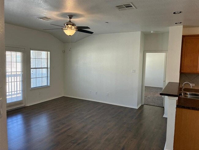 Building Photo - 9201 Brodie Ln