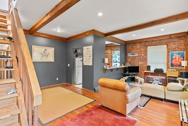 Building Photo - 100-102 Main St