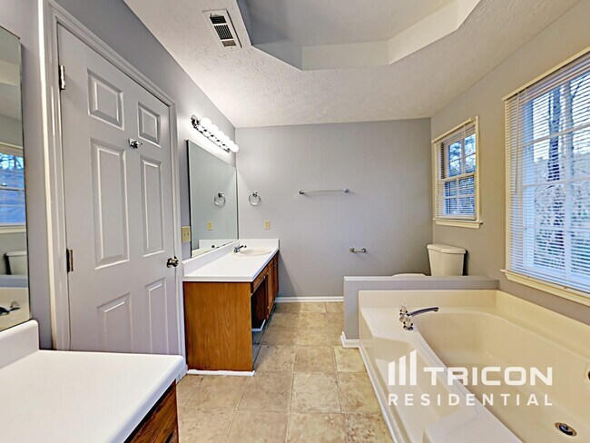 Building Photo - 5044 Rosemeade Ct