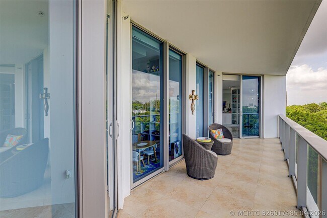 Building Photo - 17301 Biscayne Blvd