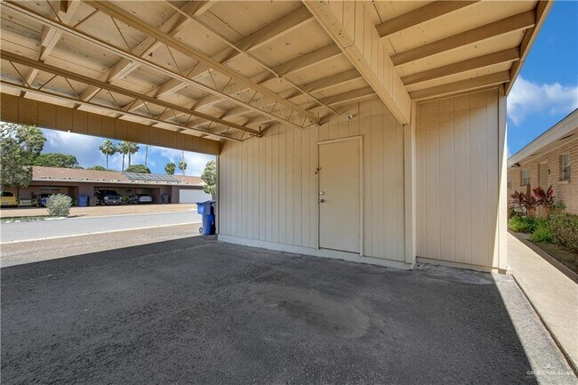 Building Photo - 16 Hibiscus Ave