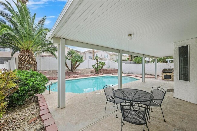 Building Photo - 881 Brunellos Ave