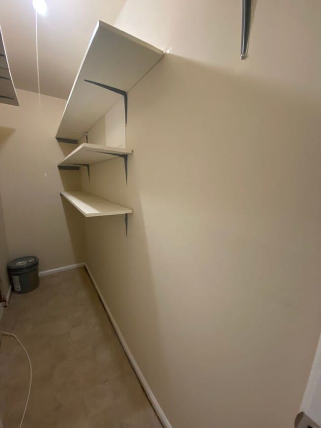 Building Photo - Charming Crofton Mews Condo