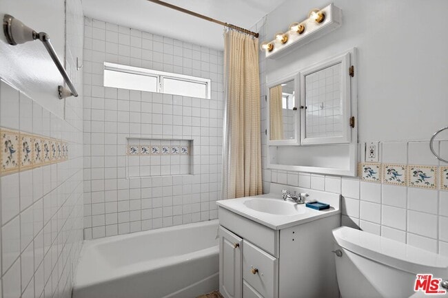 Building Photo - 4055 Moore St