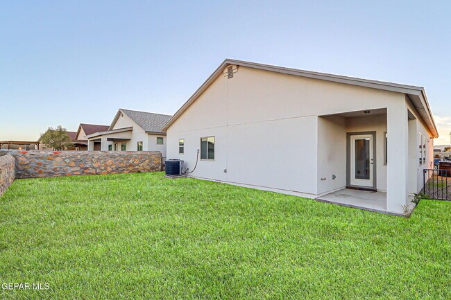 Building Photo - 6061 Cinnamon Pk St